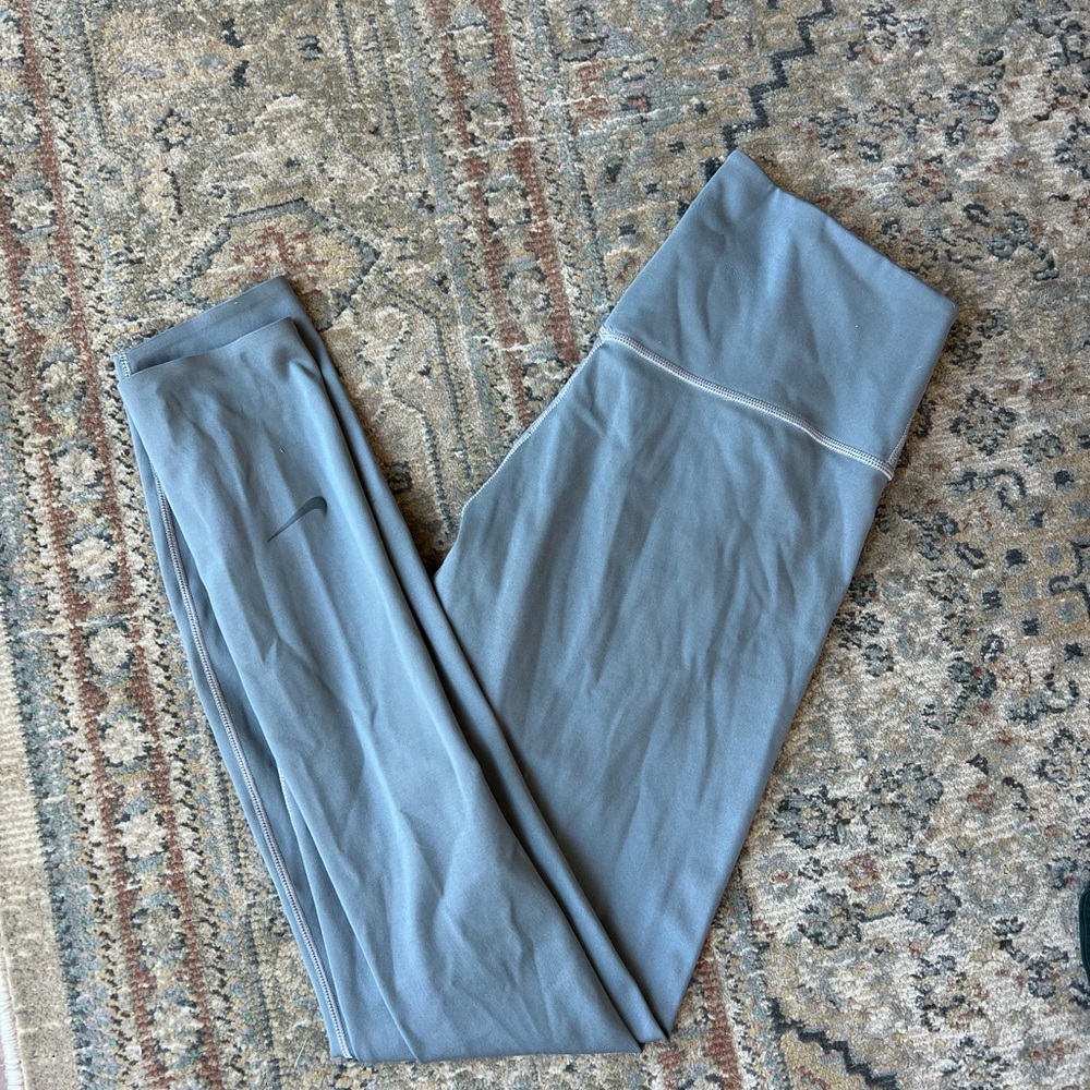 Nike one luxe tight size small